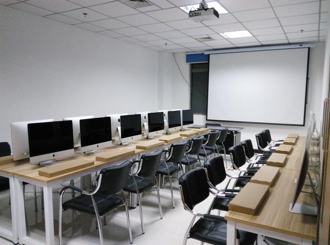 一心扑在学习上的学员们新像素的每个小角落新像素应该算是业界非常
